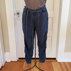 Sneak peek‎ medium